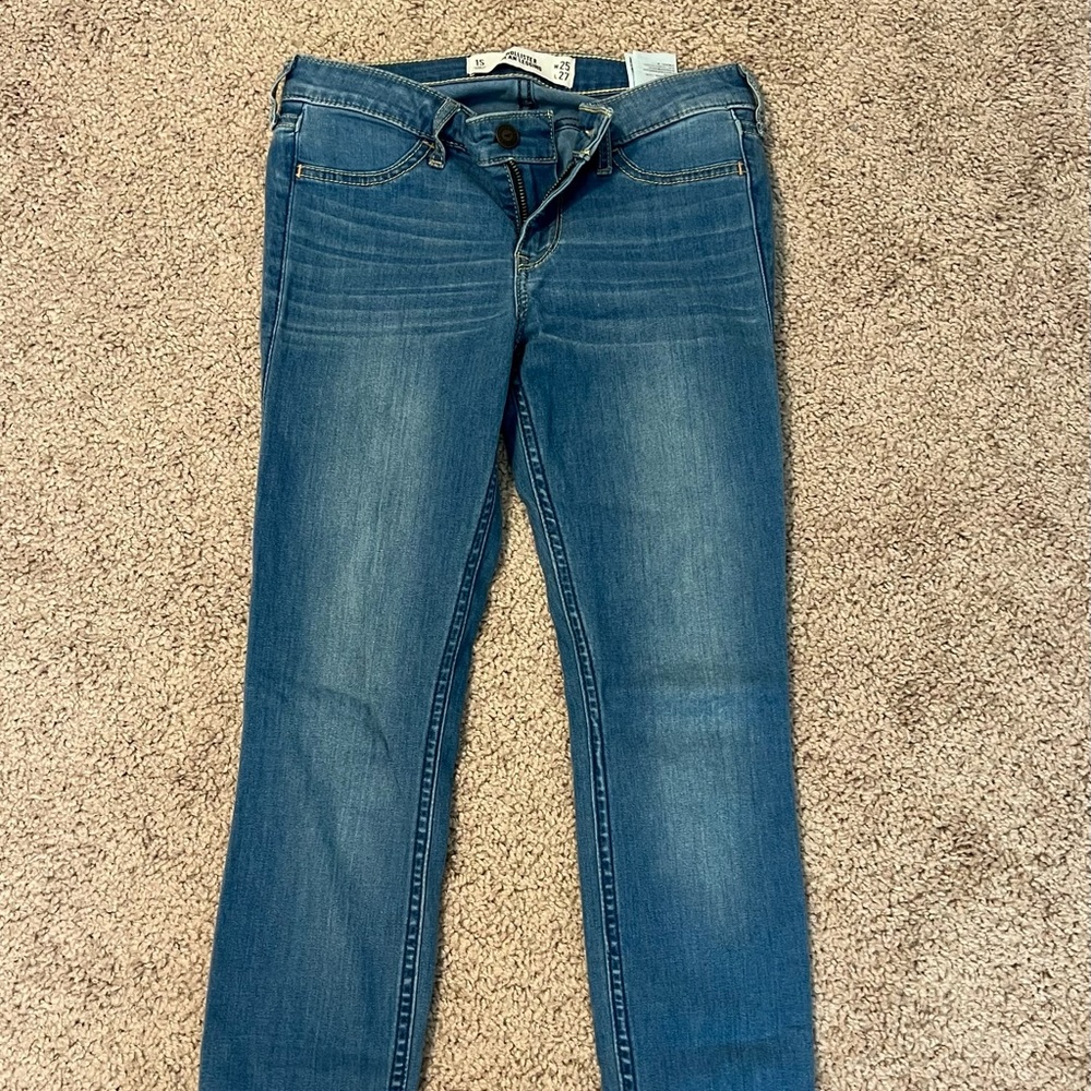 Hollister jeans - like new